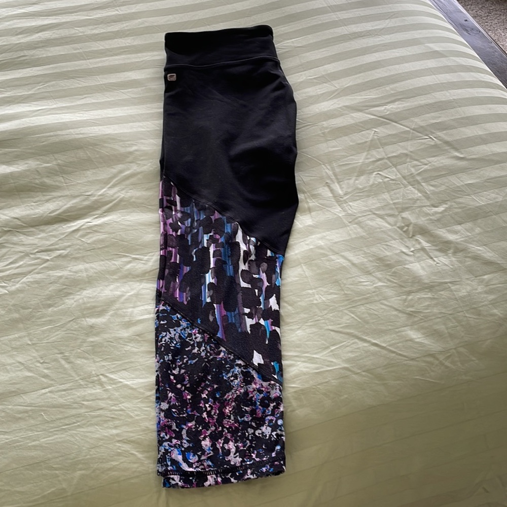 Fabletics Cropped Pants - Picture 2 of 3